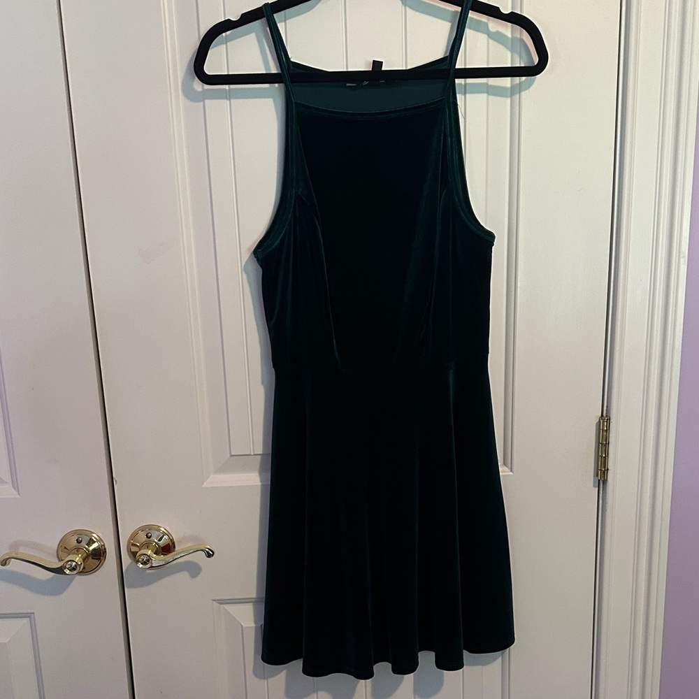 Elegant Emerald Green Velvet Dress